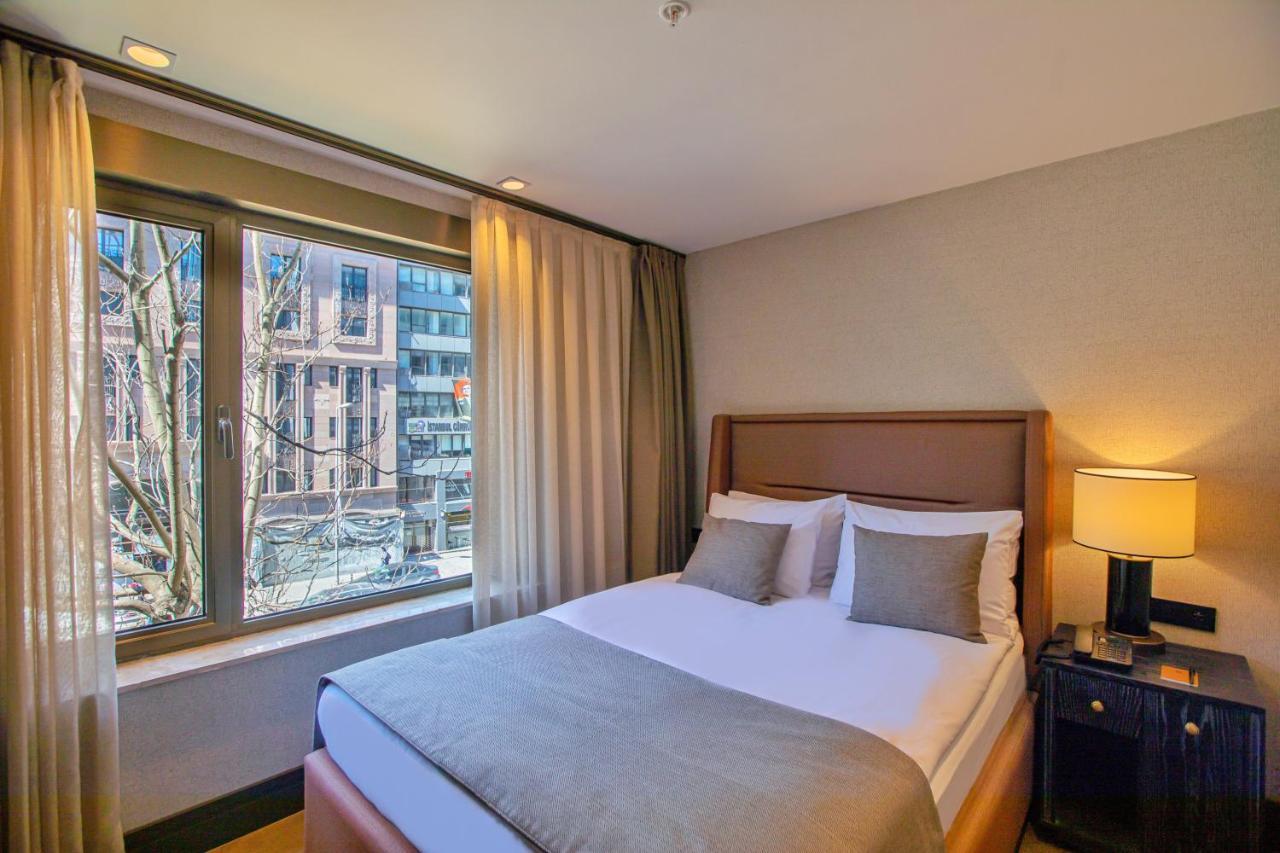Готель Root Karakoey 4*