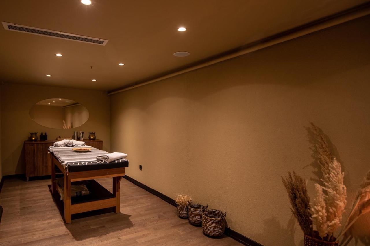 Root Karakoey Hotel 4*